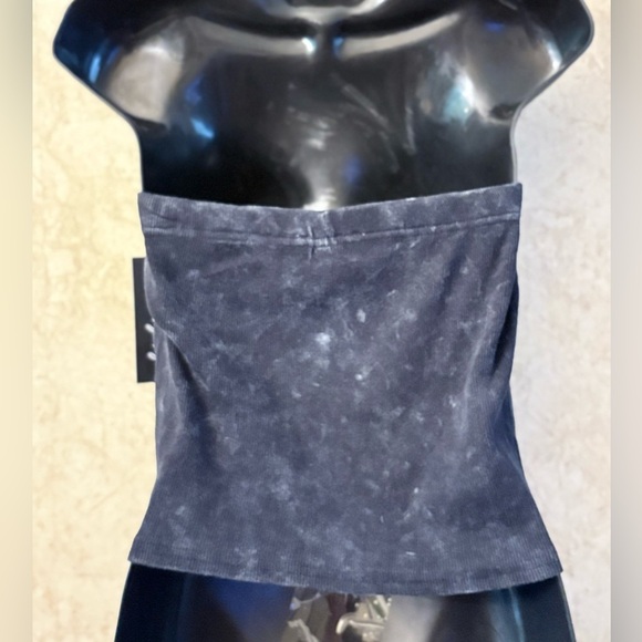 Derek Heart Ribbed Strapless Tube Top - Picture 2 of 4